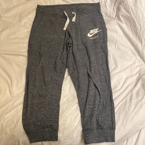 Nikes Women Small Grey Sportswear Capri Joggers